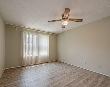10555 Turtlewood Court - Photo Thumbnail 28