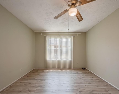 10555 Turtlewood Court - Photo Thumbnail 27