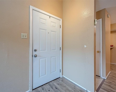 10555 Turtlewood Court - Photo Thumbnail 5