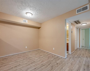 10555 Turtlewood Court - Photo Thumbnail 9