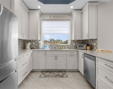 4182 Bay Beach Lane - Photo Thumbnail 26