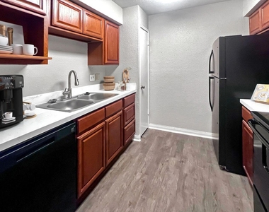 874 Yorkchester Dr - Photo Thumbnail 5