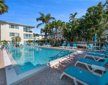 1950 Gulf Shore Boulevard N - Photo Thumbnail 15