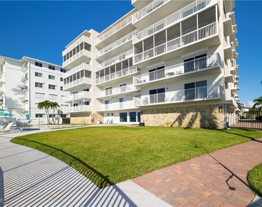 1977 Gulf Shore Boulevard N - Photo Thumbnail 19