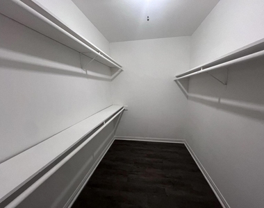 874 Yorkchester Dr - Photo Thumbnail 13