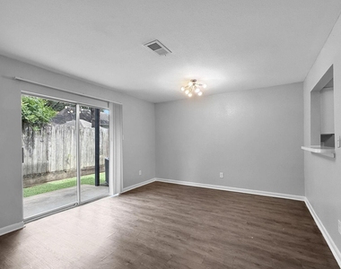 874 Yorkchester Dr - Photo Thumbnail 8