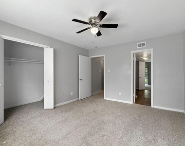 874 Yorkchester Dr - Photo Thumbnail 12