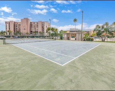 7700 Sun Island Drive S - Photo Thumbnail 16