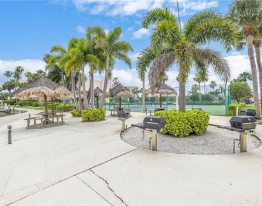 7700 Sun Island Drive S - Photo Thumbnail 21