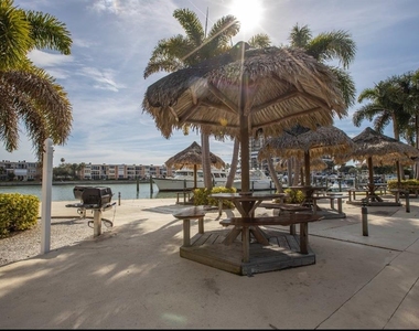 7700 Sun Island Drive S - Photo Thumbnail 14