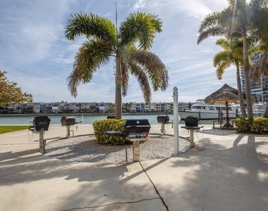 7700 Sun Island Drive S - Photo Thumbnail 15