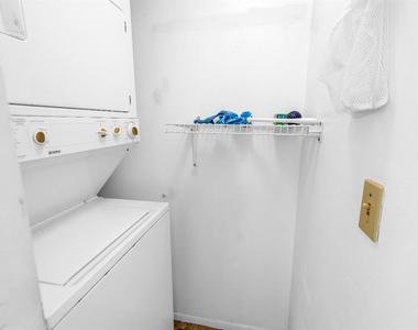 7700 Sun Island Drive S - Photo Thumbnail 11