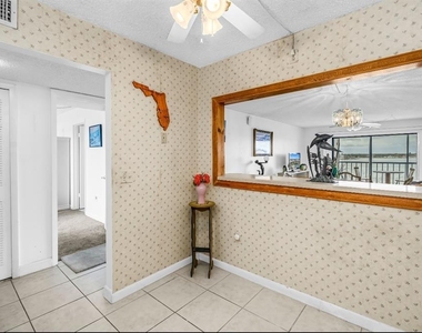 7700 Sun Island Drive S - Photo Thumbnail 5