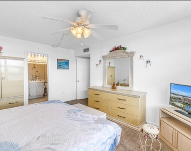 7700 Sun Island Drive S - Photo Thumbnail 12
