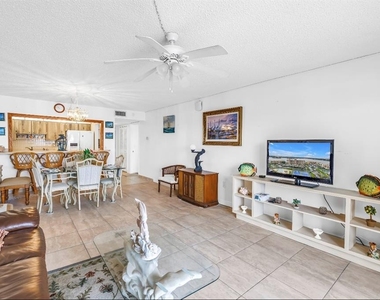 7700 Sun Island Drive S - Photo Thumbnail 8