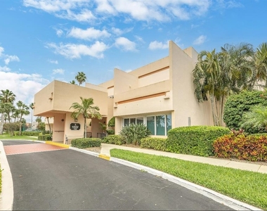 7700 Sun Island Drive S - Photo Thumbnail 17