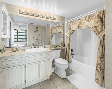 7700 Sun Island Drive S - Photo Thumbnail 13