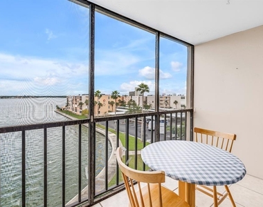 7700 Sun Island Drive S - Photo Thumbnail 9