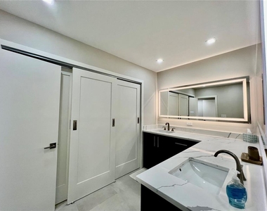 3280 Southshore Drive - Photo Thumbnail 9