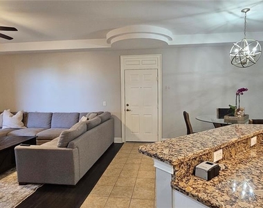 1502 Sw 50th Street - Photo Thumbnail 4