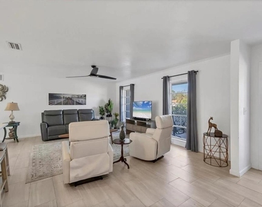 2410 Cass Street - Photo Thumbnail 4
