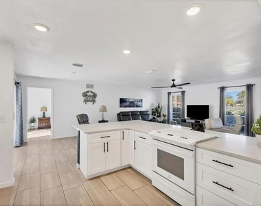 2410 Cass Street - Photo Thumbnail 10