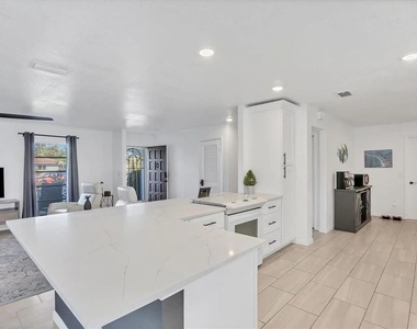 2410 Cass Street - Photo Thumbnail 7