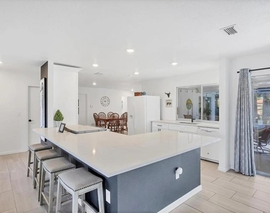 2410 Cass Street - Photo Thumbnail 8