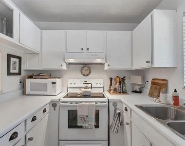 1650 Stickney Point Road - Photo Thumbnail 6