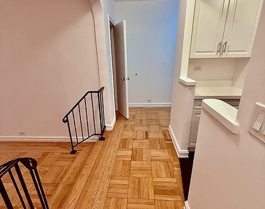 235 east 46th stret - Photo Thumbnail 6