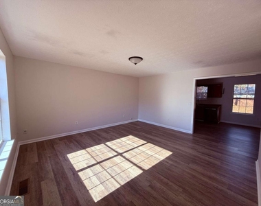 4825 Red Oak Drive - Photo Thumbnail 1