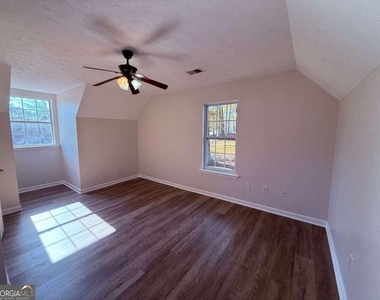 4825 Red Oak Drive - Photo Thumbnail 7
