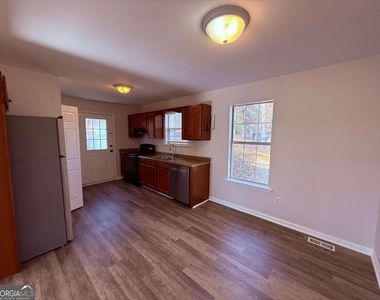 4825 Red Oak Drive - Photo Thumbnail 2