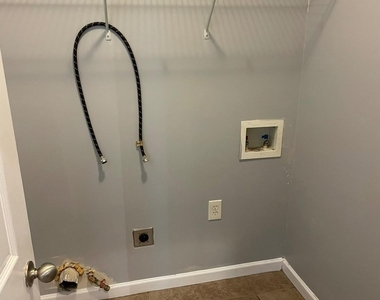 15 Ollie Street Nw - Photo Thumbnail 2