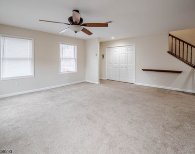 48 Unionville Ave C - Photo Thumbnail 6