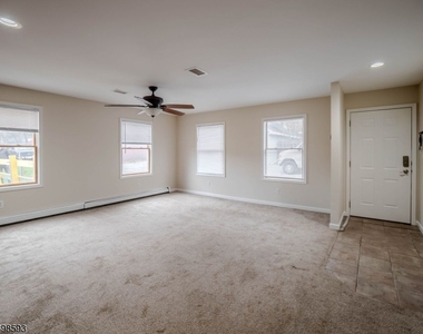 48 Unionville Ave C - Photo Thumbnail 5