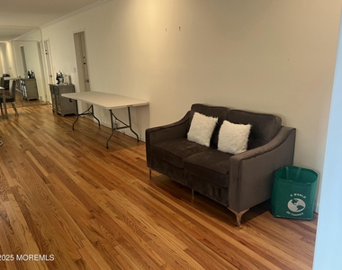 4 Joanna Court - Photo Thumbnail 1