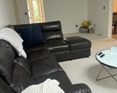4 Joanna Court - Photo Thumbnail 12