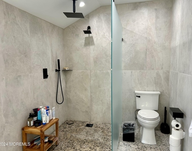 411 Sylvania Avenue - Photo Thumbnail 18