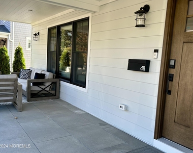 411 Sylvania Avenue - Photo Thumbnail 4