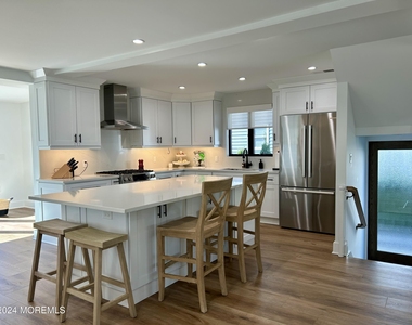 411 Sylvania Avenue - Photo Thumbnail 8