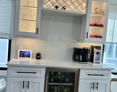 411 Sylvania Avenue - Photo Thumbnail 10