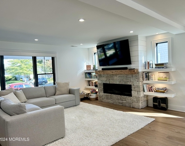 411 Sylvania Avenue - Photo Thumbnail 6