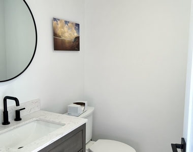 411 Sylvania Avenue - Photo Thumbnail 13