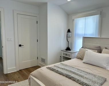 411 Sylvania Avenue - Photo Thumbnail 20