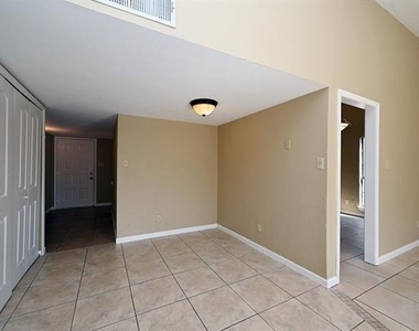4325 Ireland Drive - Photo Thumbnail 10