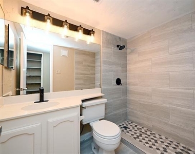 4325 Ireland Drive - Photo Thumbnail 12