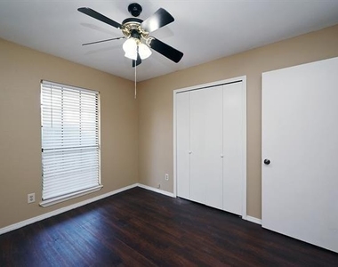4325 Ireland Drive - Photo Thumbnail 11