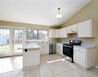 4325 Ireland Drive - Photo Thumbnail 9