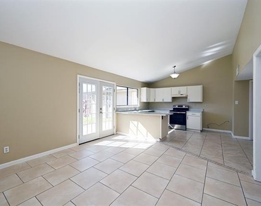 4325 Ireland Drive - Photo Thumbnail 7